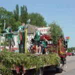 83. Pfingstbier 2003 in Roßbach (6. bis 9. Juni 2003)
Motto: "Es war schon im Munde aller, dieses Jahr kommt der Knaller!"
Der Festumzug am Sonntagnachmittag