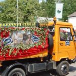 83. Pfingstbier 2003 in Roßbach (6. bis 9. Juni 2003)
Motto: "Es war schon im Munde aller, dieses Jahr kommt der Knaller!"
Der Festumzug am Sonntagnachmittag