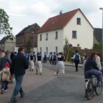 Festumzug mit dem Motto: "Einmal um die ganze Welt!"