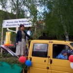 Festumzug mit dem Motto: "Einmal um die ganze Welt!"
